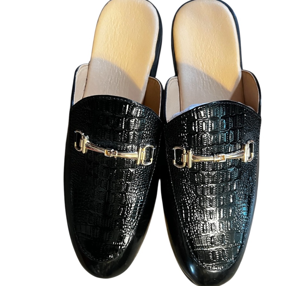 Black and Gold Flats with Luxurious Crocodile Texture